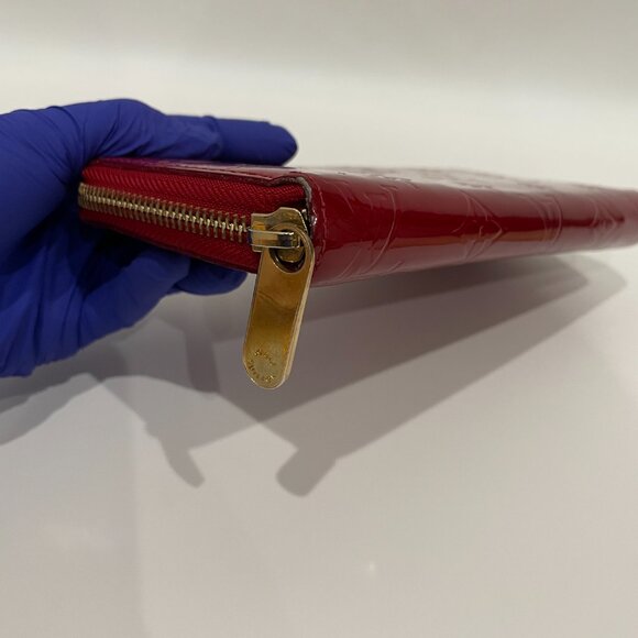 Louis Vuitton Red Vernis Zip Around Long Wallet Sku#85954 (Gently Used, rubbing) - Picture 6 of 13